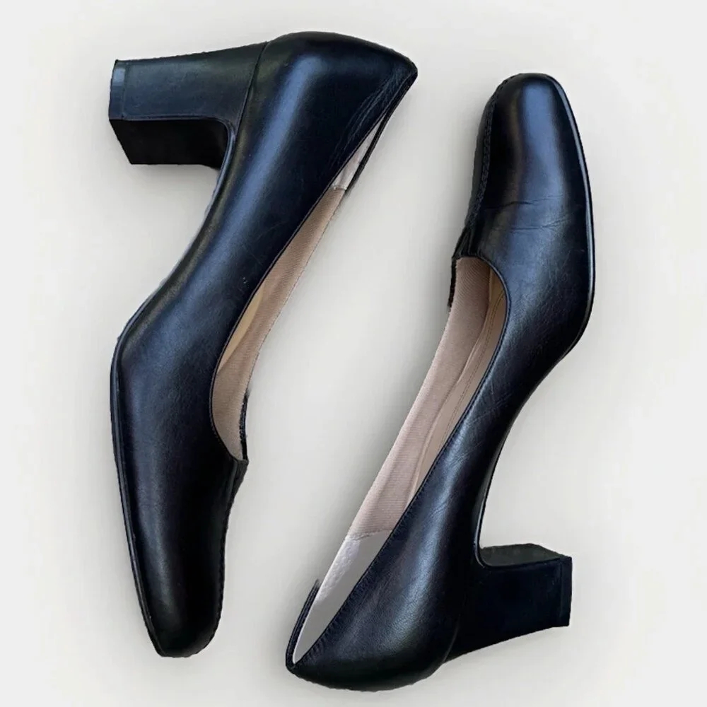 (7.5 N) TROTTERS Black Square Toe 2.5” Block Heels